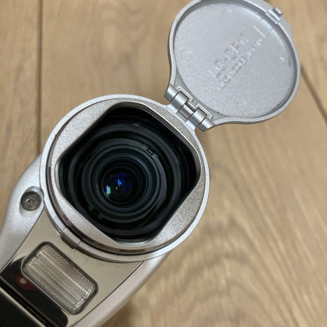 Nikon COOLPIX S10 シルバー コンデジ デジカメ　ニコン