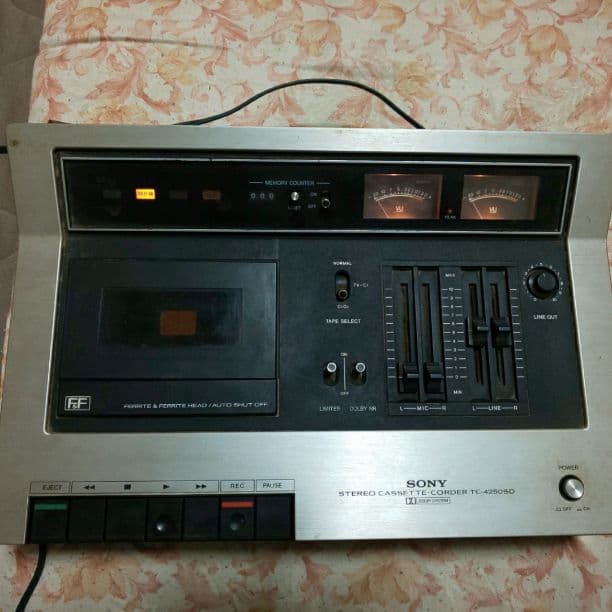 ソニー、カセットデッキ！激練りのカセット着き！