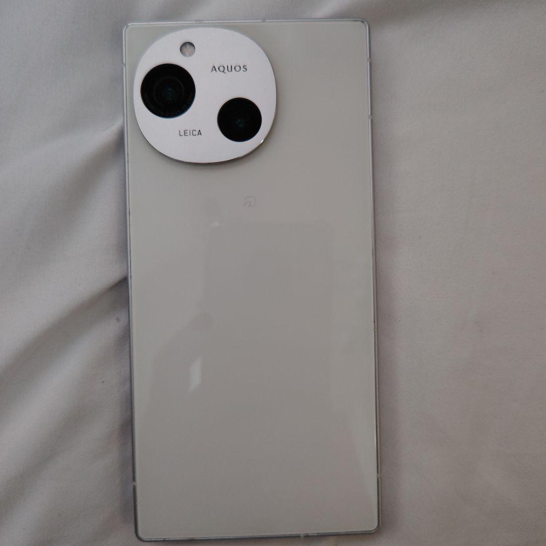 ジャンク扱い docomo製 SHARP AQUOS R9 白色