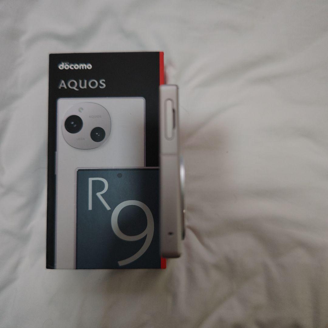 ジャンク扱い docomo製 SHARP AQUOS R9 白色