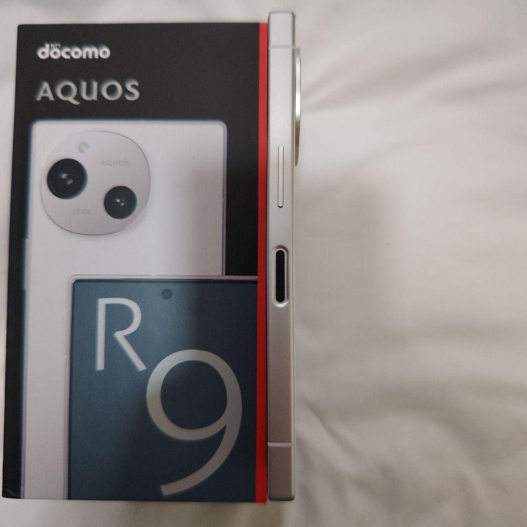 ジャンク扱い docomo製 SHARP AQUOS R9 白色