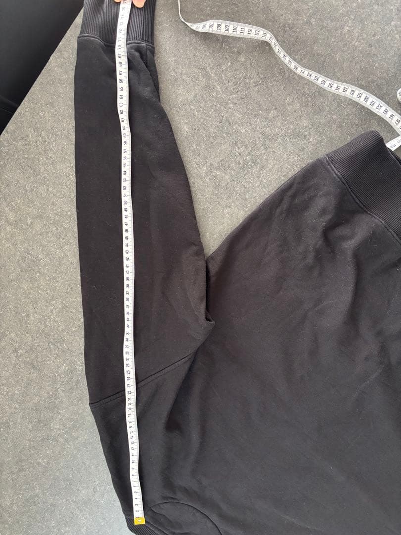 FENDI ブラック クルーネック スウェット