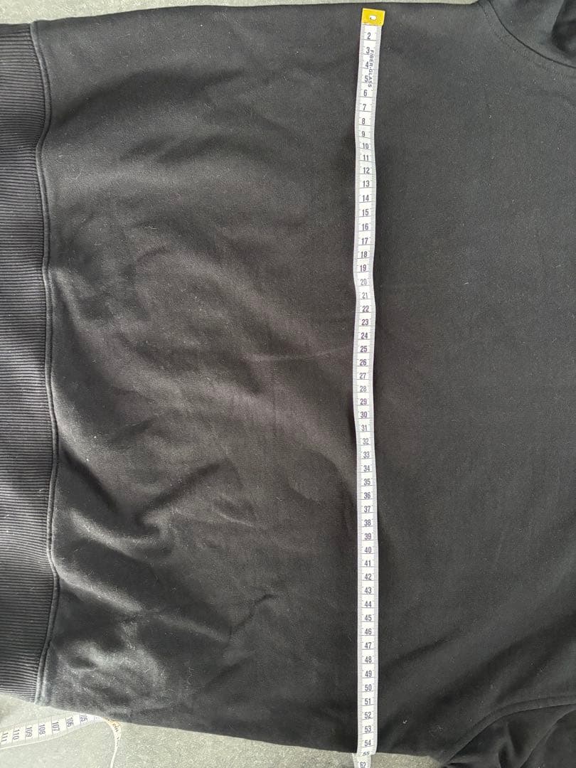 FENDI ブラック クルーネック スウェット