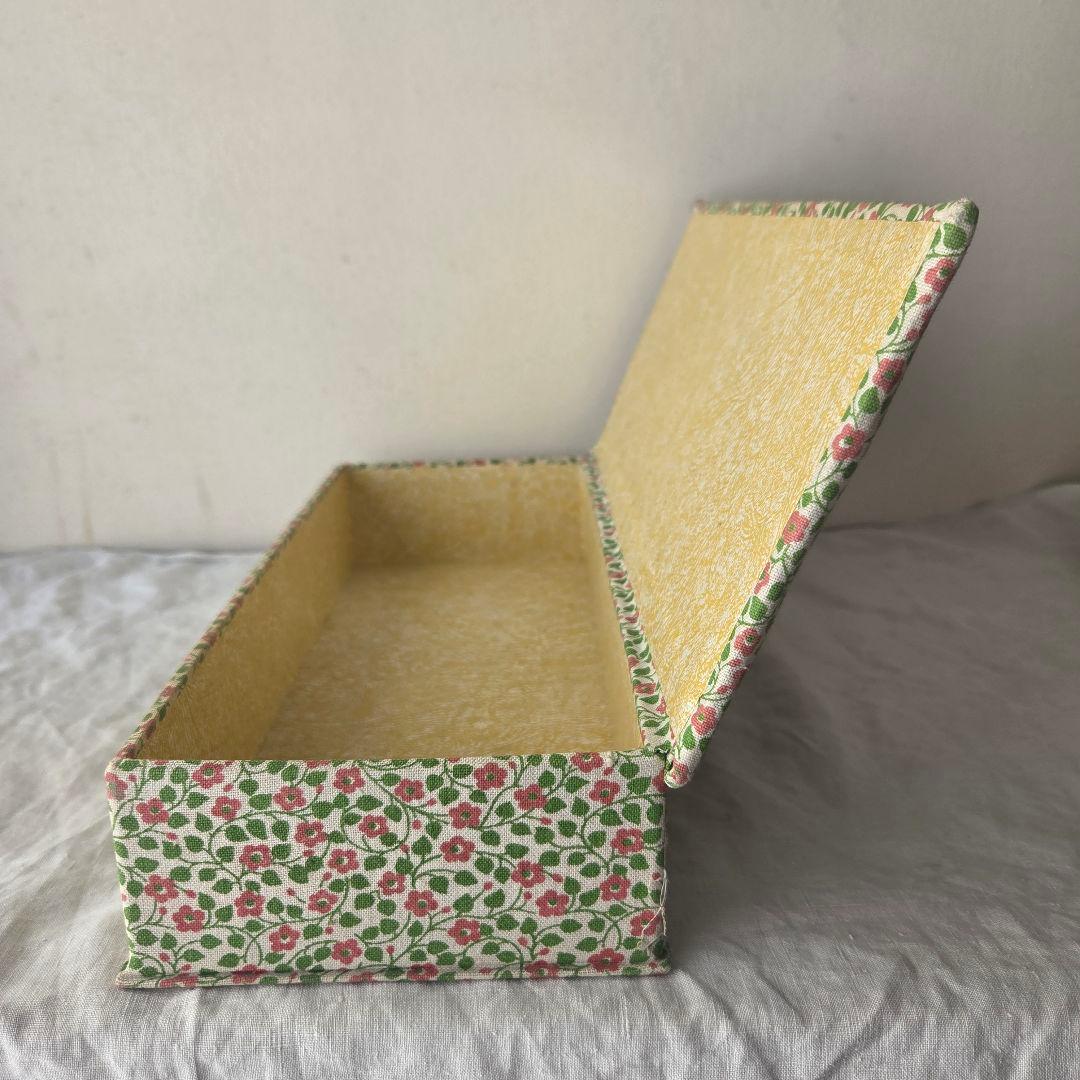 フランス　アンティーク　カルトナージュボックス　ピンクの小花　長方形