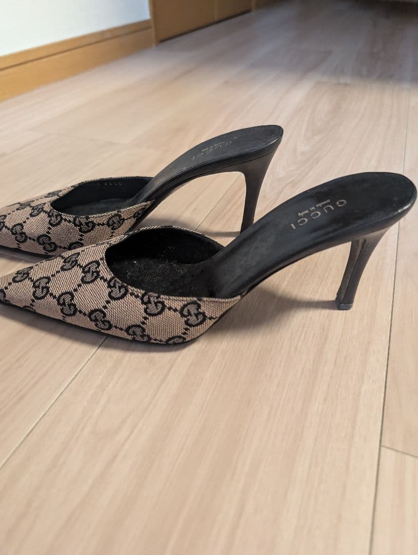 GUCCI ポインテッドトゥミュール ベージュ・ブラック