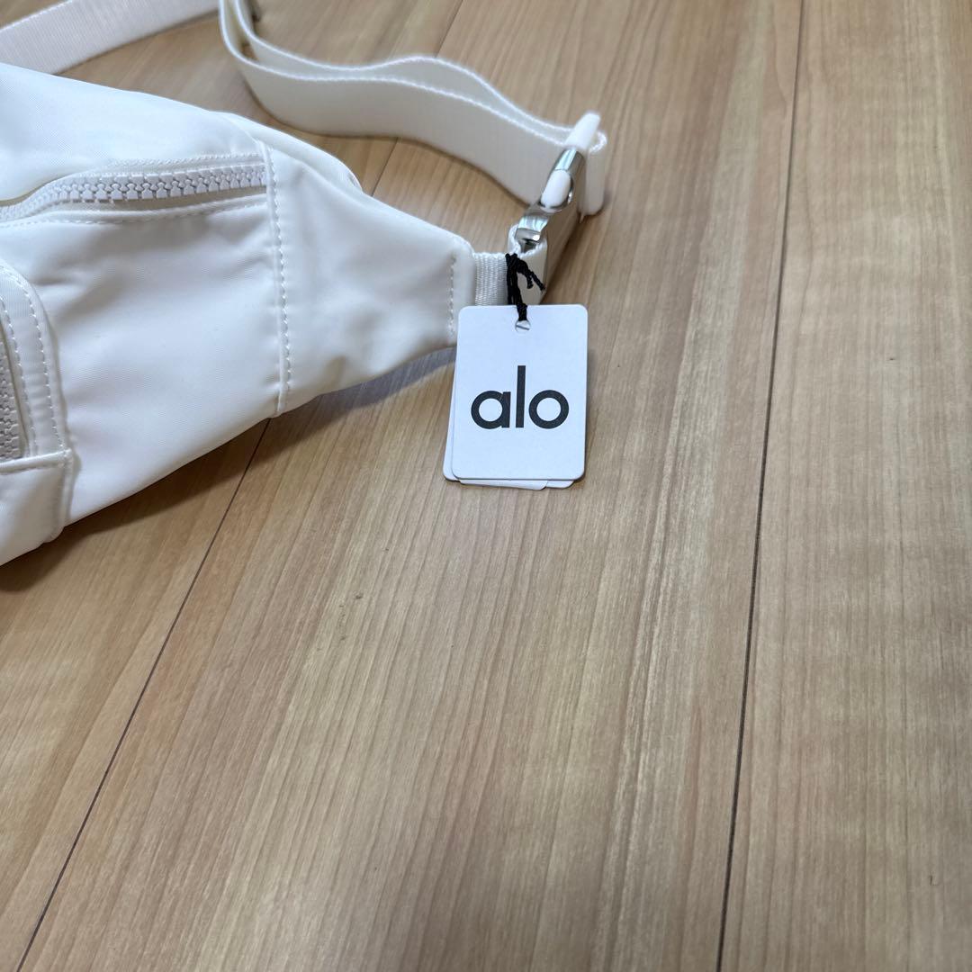 alo ホワイト ボディバッグ