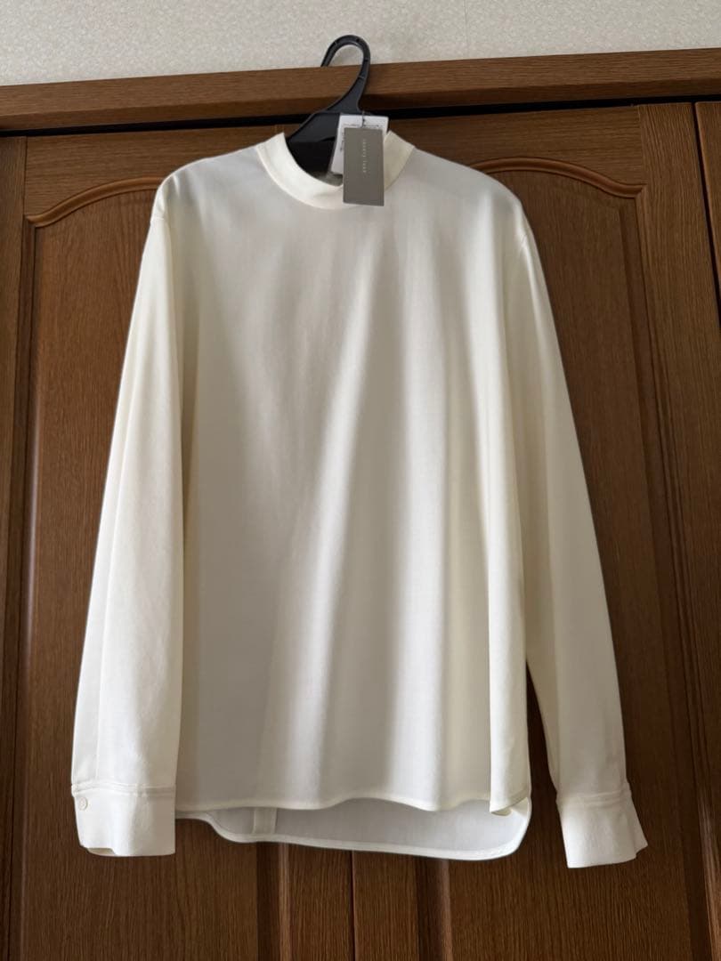 新品未使用　Theory ハイネック長袖シャツ アイボリー 038