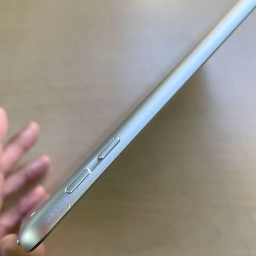 iPad 第6世代　A1893　Wi-Fiモデル　シルバー　32GB #9