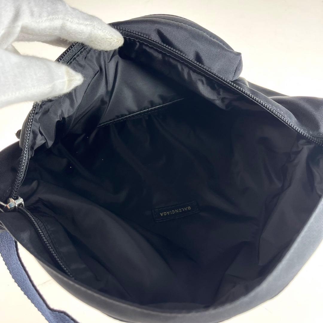 極美品　BALENCIAGA ボディバッグ エクスプローラー ロゴ刺繍　a379