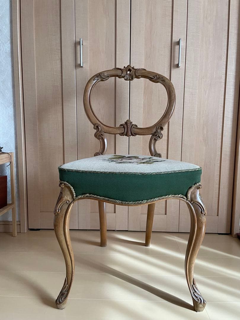 ビクトリアンスタイル フラワー刺繍椅子　アンティーク