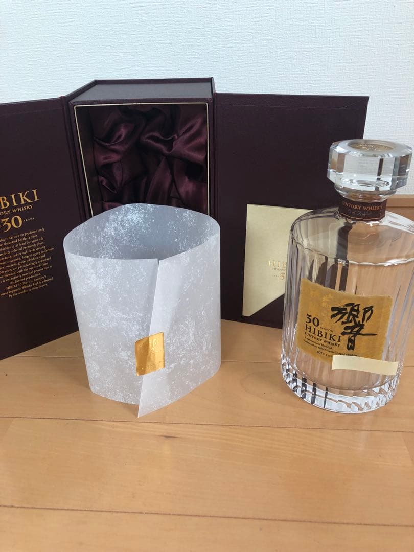 響30年　空瓶　箱　のし紙　冊子付き