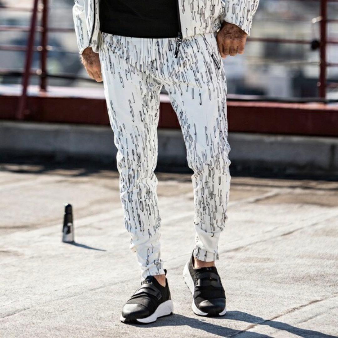 ウノピゥウノウグァーレトレリラックス ジャケット×サルエルパンツ セットアップ