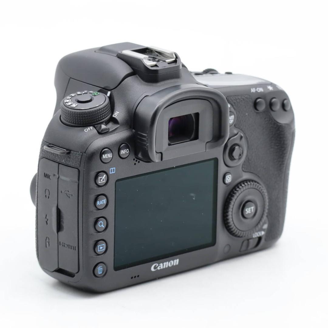 ショット数7711回 デジタル一眼レフカメラ EOS 7D MarkII ボディ