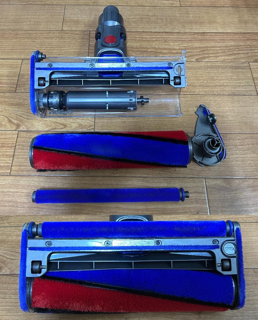 【美品】ダイソン dyson V8 fluffy アクセサリ 多数 洗浄除菌済