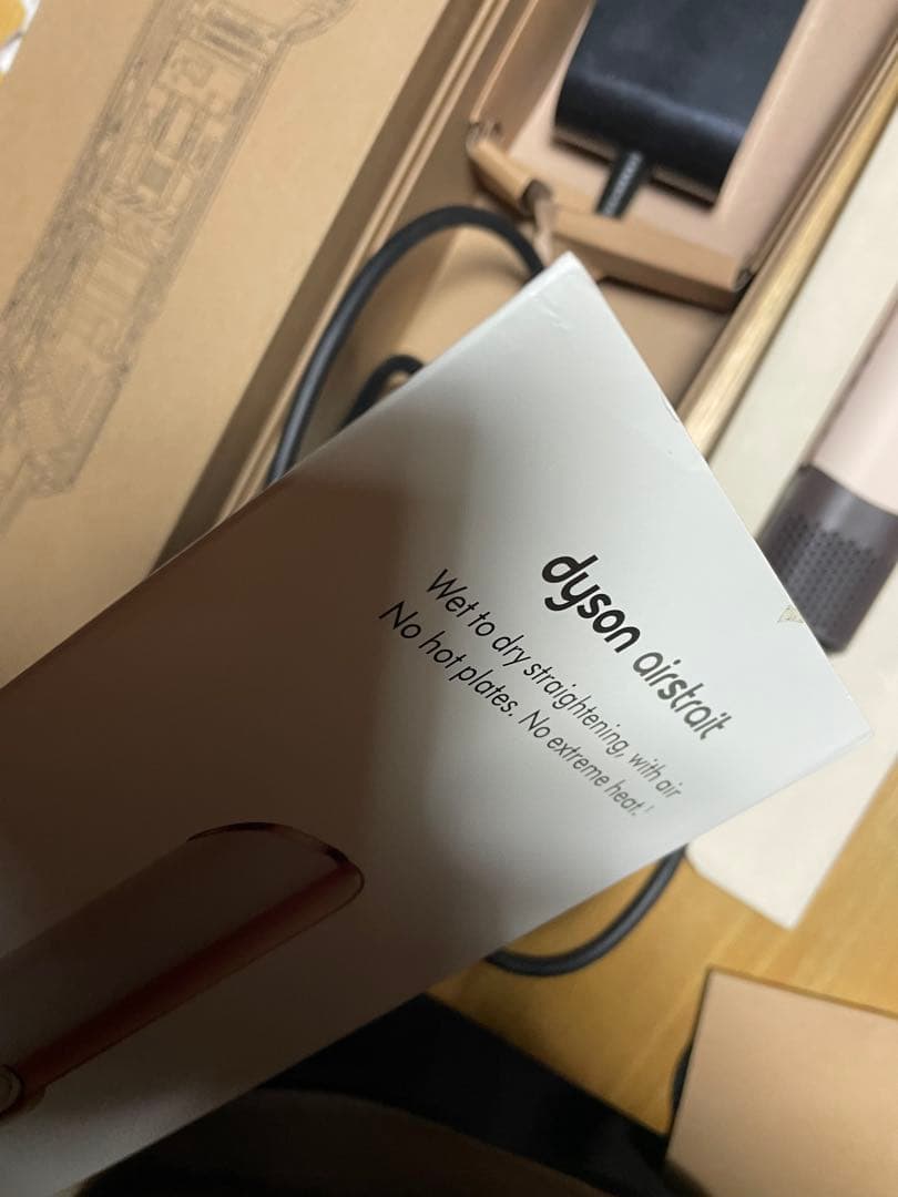 中国　韓国　ヨーロッパ　Dyson ドライヤー　ht01 ストレイトナー