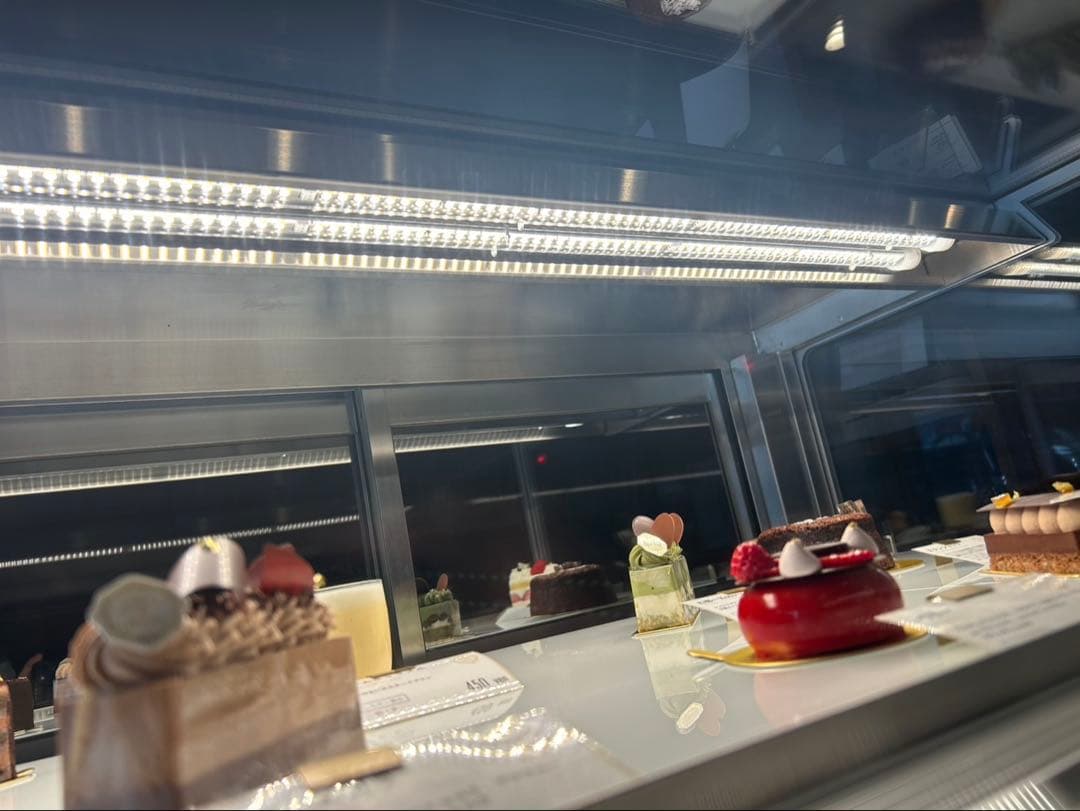 大和冷機工業　洋菓子用冷蔵ショーケース　 型式　CO-04SHOT-DB