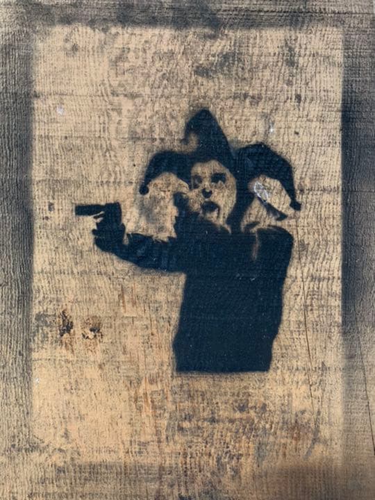 バンクシー　Banksy ピストル　ピエロ