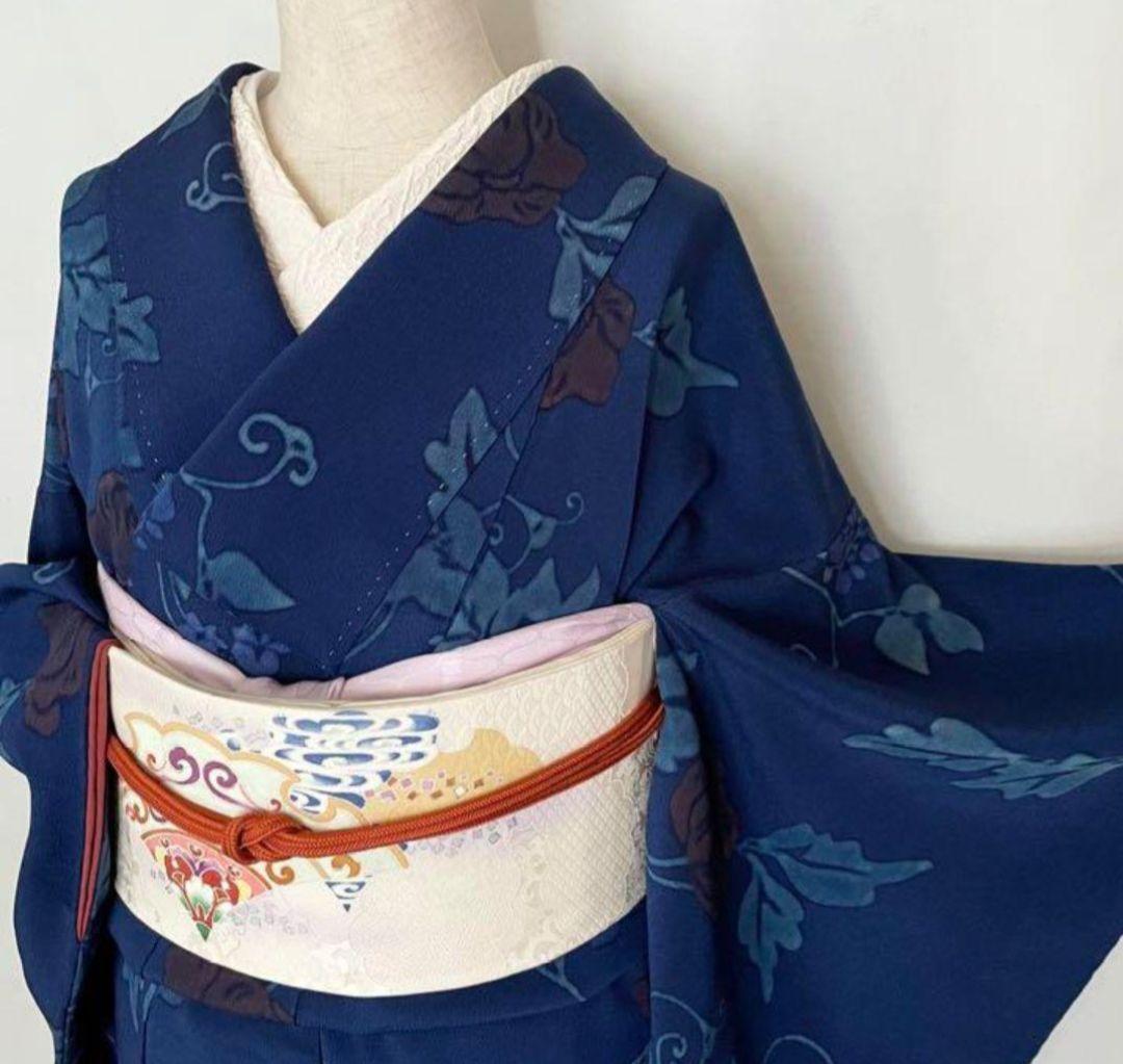 新春大特価　美品　着物単品　濃藍の小紋　身丈157cm　縮緬　夢二の世界