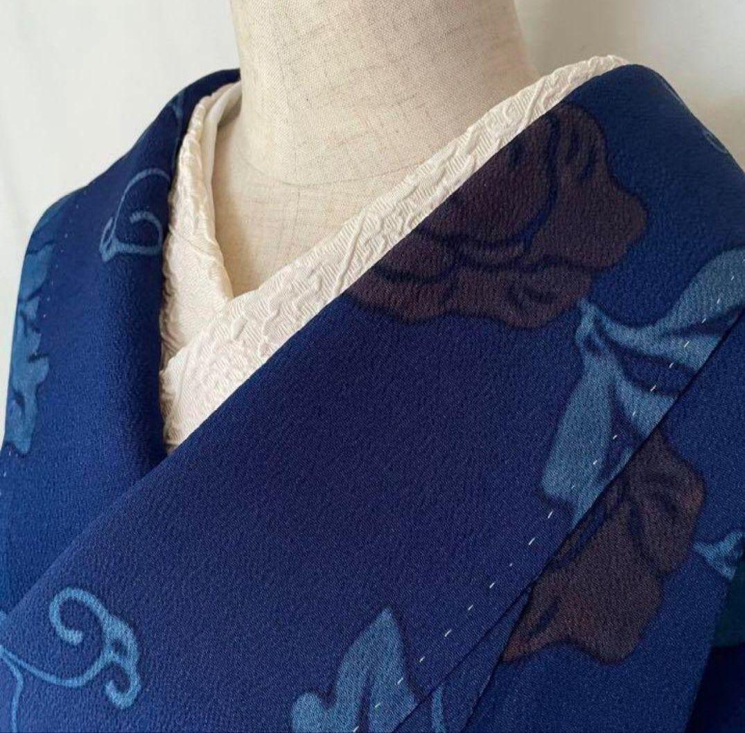 新春大特価　美品　着物単品　濃藍の小紋　身丈157cm　縮緬　夢二の世界