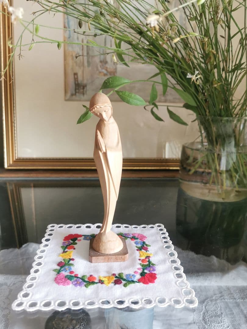 アンティークハンガリー/ カロチャ刺繍 アイレットスカラップドイリー