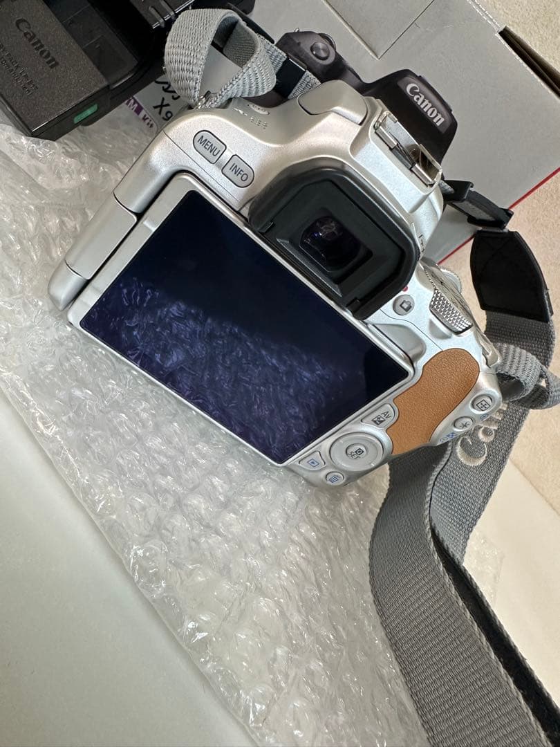 Canon EOS Kiss X9 シルバー レンズ付き