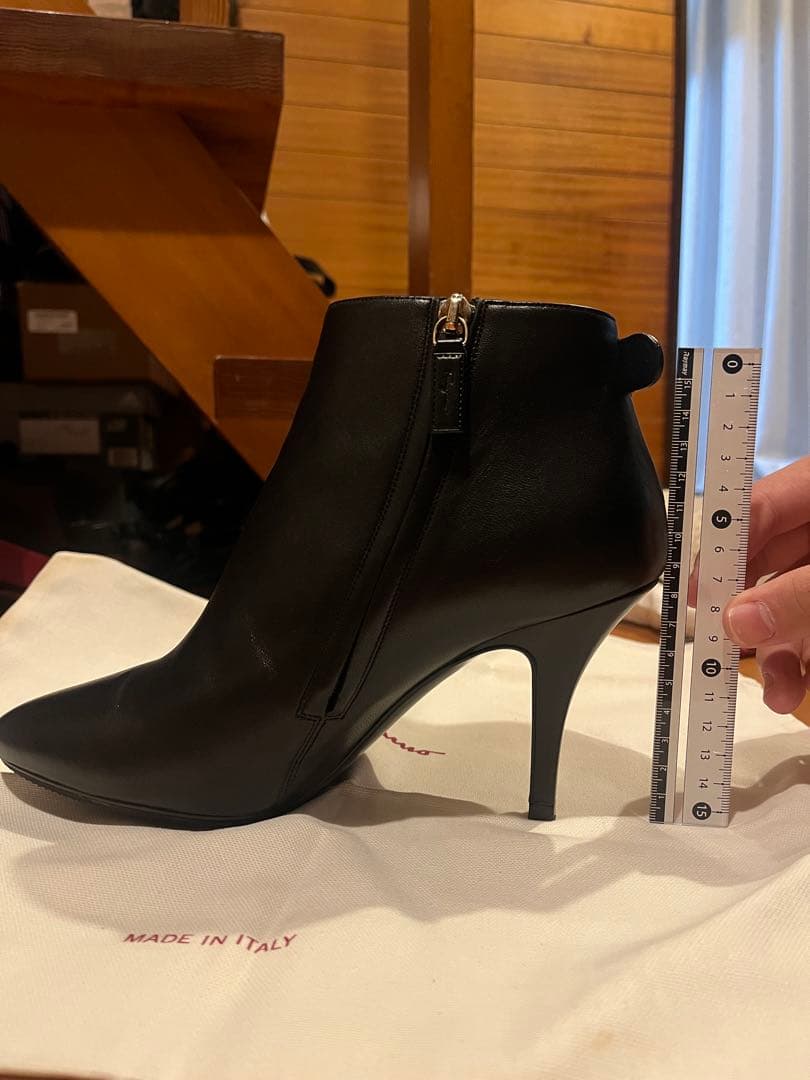 【最終値下】 Salvatore Ferragamo ブラックアンクルブーツ