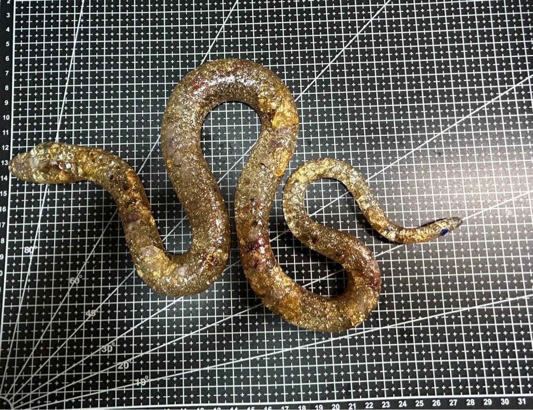 オルゴナイト 白蛇の抜け殻 金運 開運 魔除け 家内安全