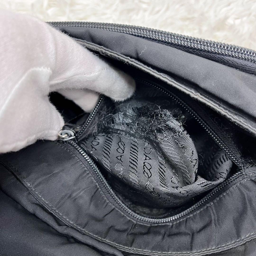 プラダ ショルダーバッグ 三角ロゴプレート ナイロン レザー ブラック