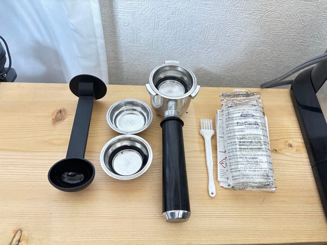 デロンギ デディカ エスプレッソ・カプチーノメーカー　EC680M