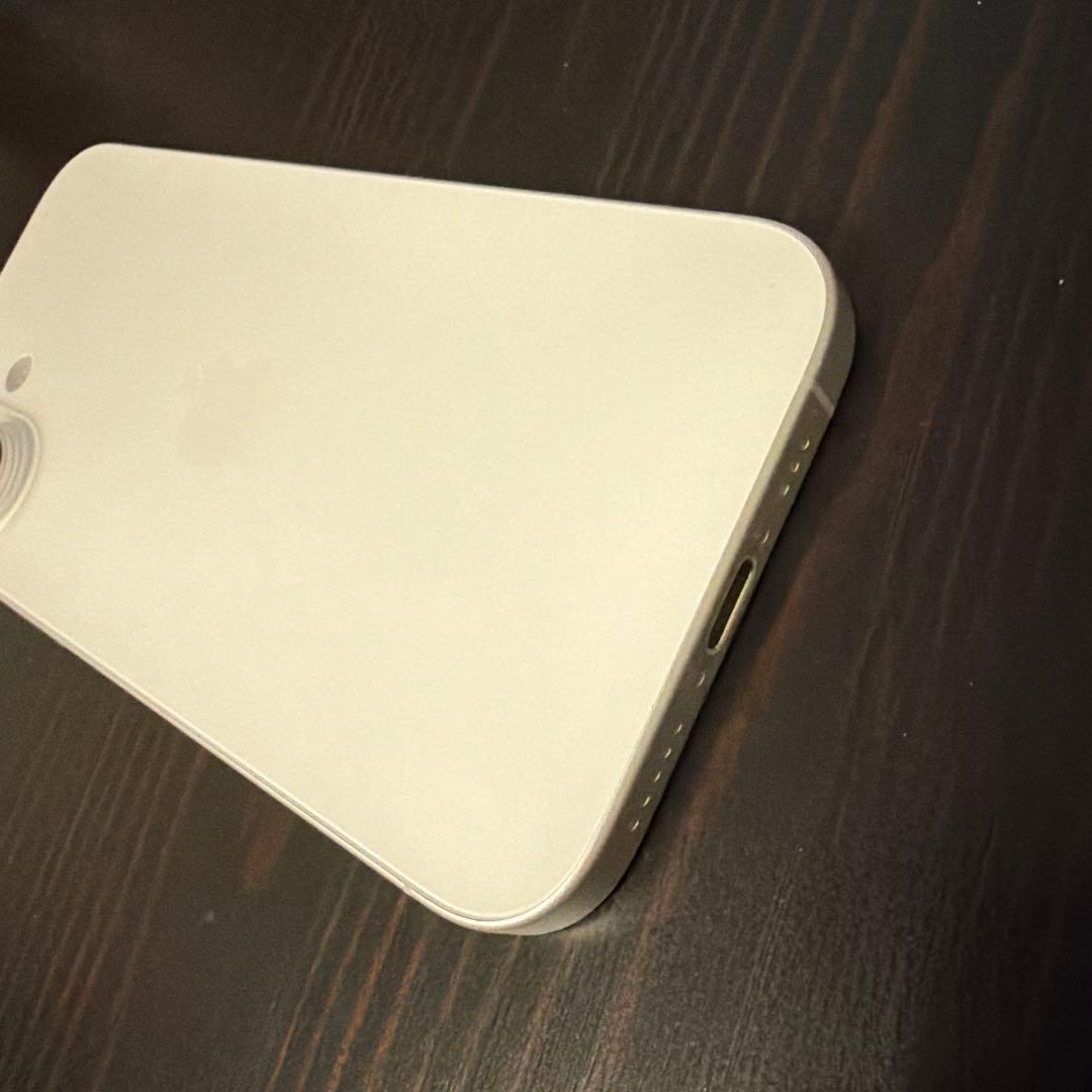 iPhone16 256GB 本体 白 美品 96% 箱付き