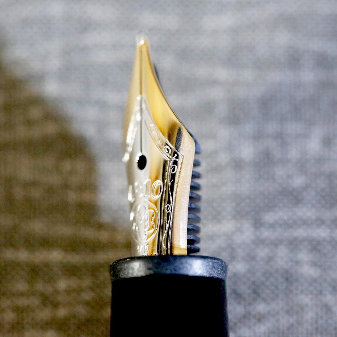 【極美品 送料込み】モンブラン 万年筆 １４５ マイスターシュテュック