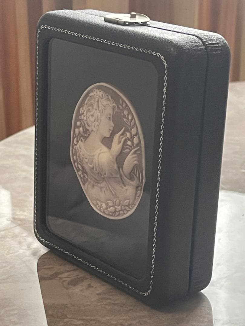 【新品】ＦＣＯ氏作　女性彫刻 高級シェルカメオルース 60ｍｍ×45ｍｍ