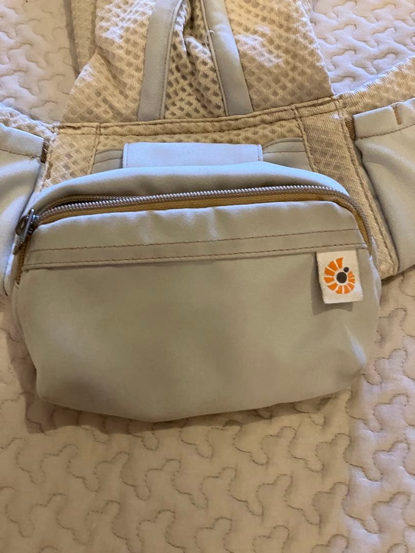 エルゴベビー　サンドベージュ　日本限定カラー　水色　グレー　ベージュ　抱っこ紐