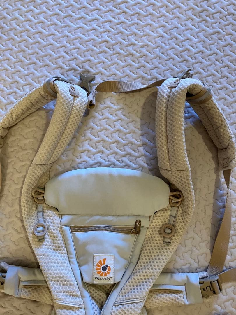 エルゴベビー　サンドベージュ　日本限定カラー　水色　グレー　ベージュ　抱っこ紐