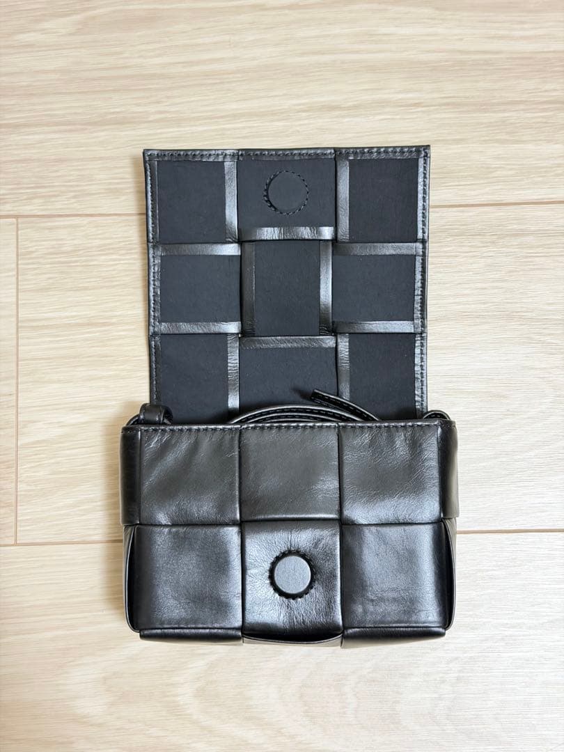 Bottega Veneta ブラック ショルダーバッグ　カセット　キャンディ