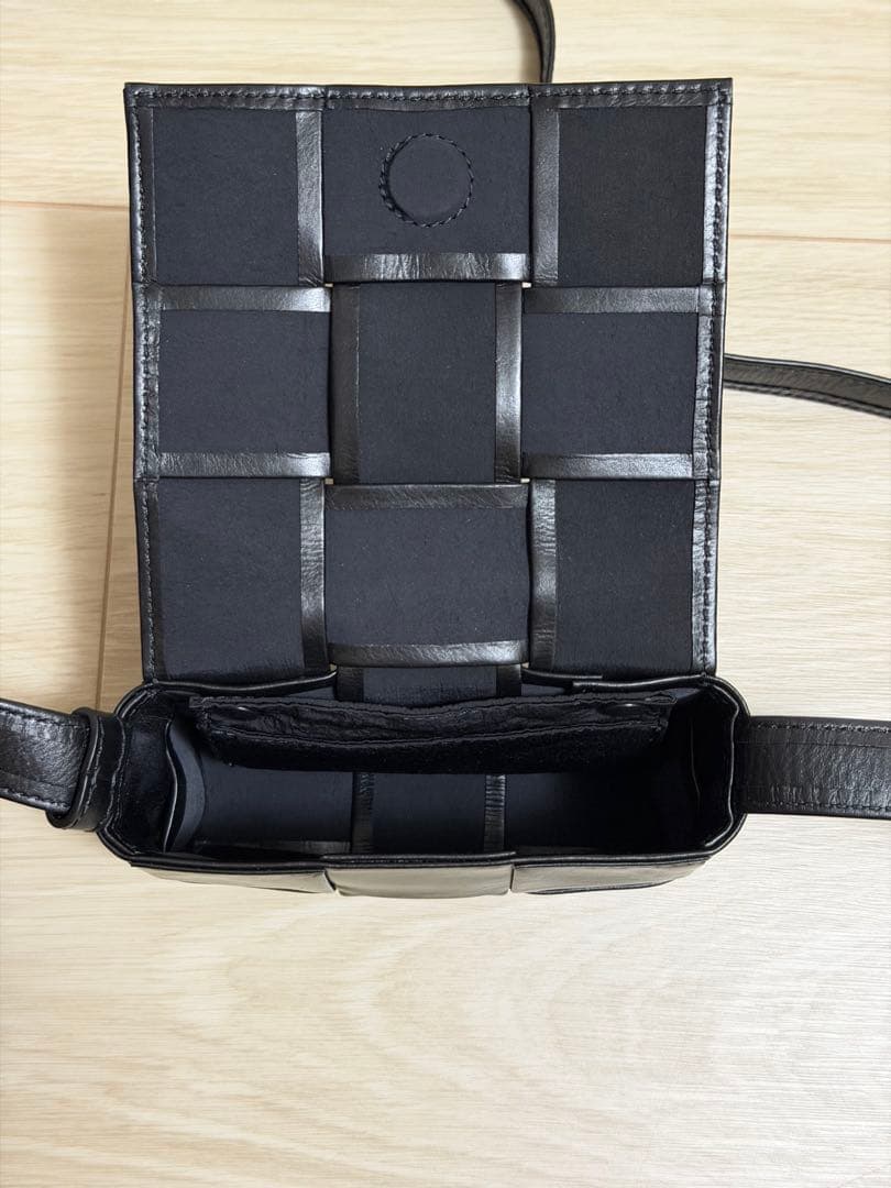 Bottega Veneta ブラック ショルダーバッグ　カセット　キャンディ