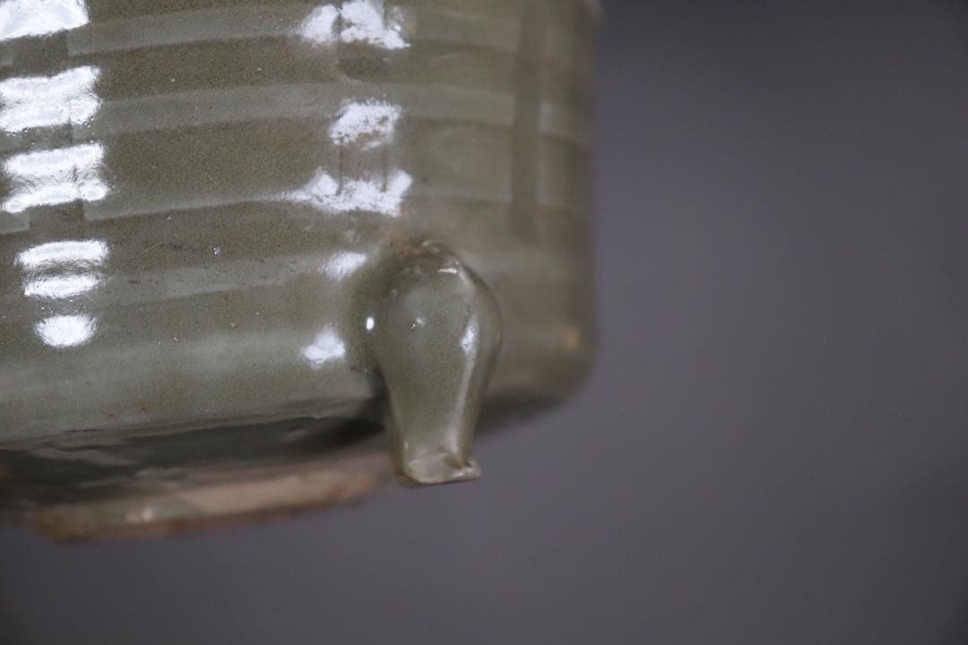 中国　元代青磁三足香炉　龍泉窯　木箱入　送料込み0909