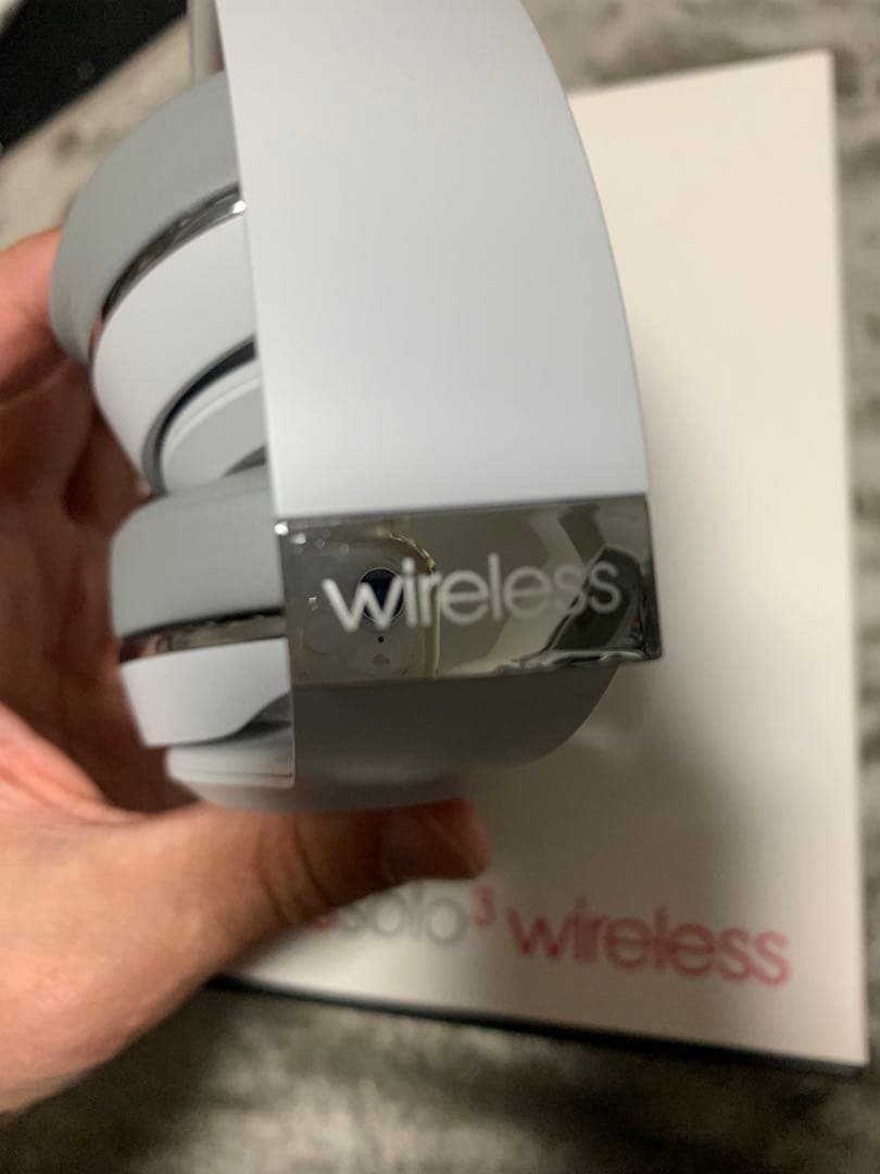 Beats Solo3 wireless シルバー