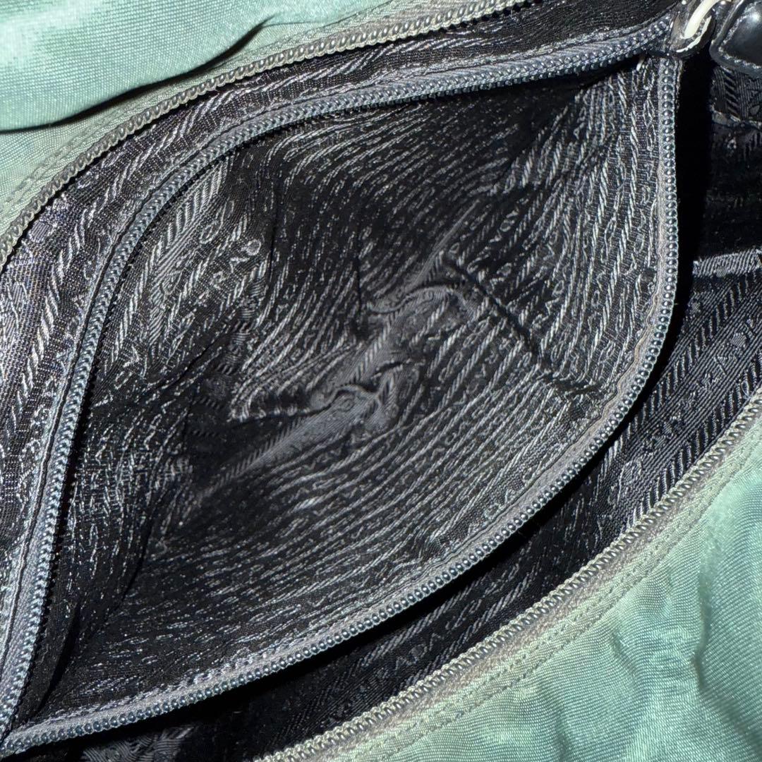 PRADA　プラダ　ショルダーバッグ　メッセンジャー　ナイロン　ロゴプレート