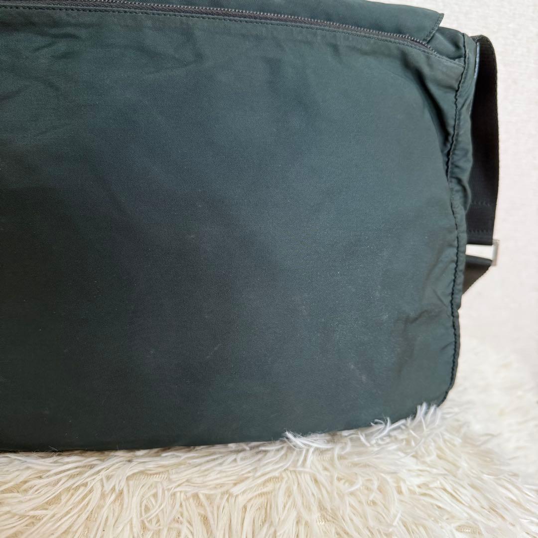 PRADA　プラダ　ショルダーバッグ　メッセンジャー　ナイロン　ロゴプレート