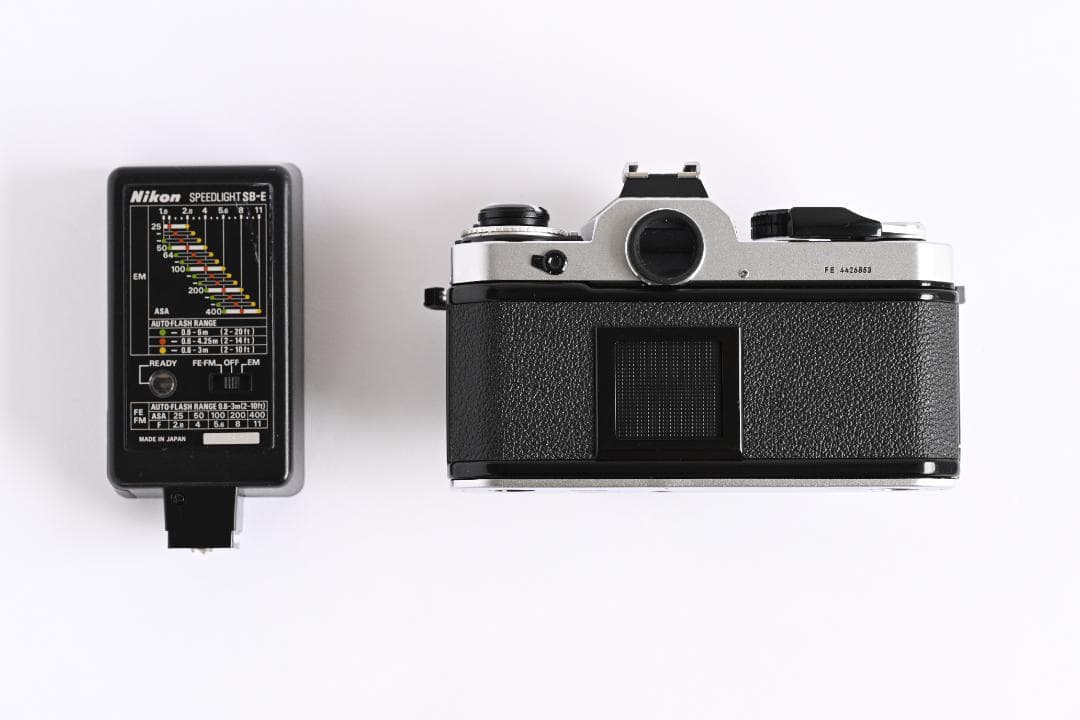 Nikon FE + Nikon SB-E フラッシュ