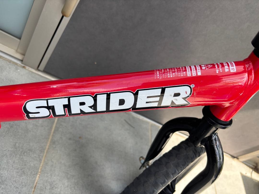 STRIDER バランスバイク 赤　ストライダー　スポーツタイプ　サドル新品