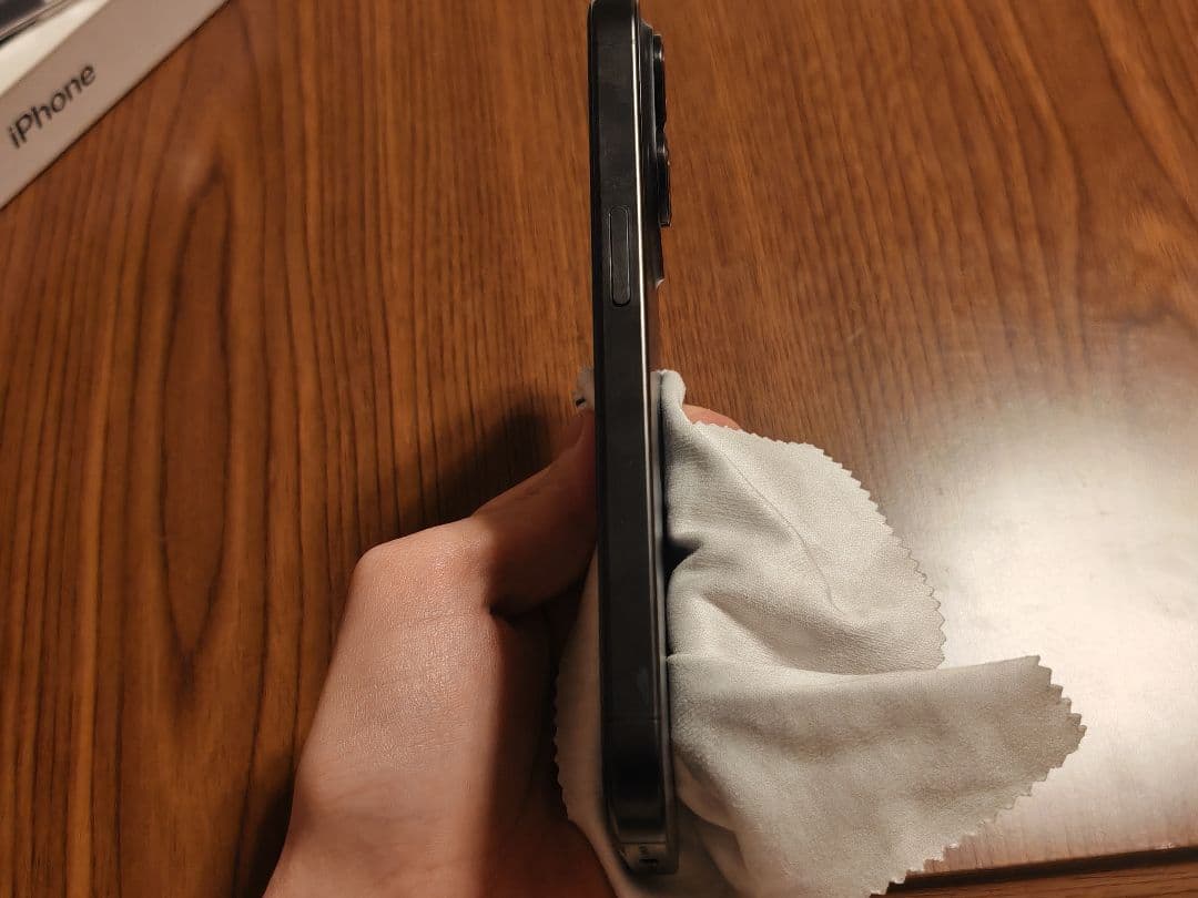 iPhone15pro　ブラックチタニウム　 128gb