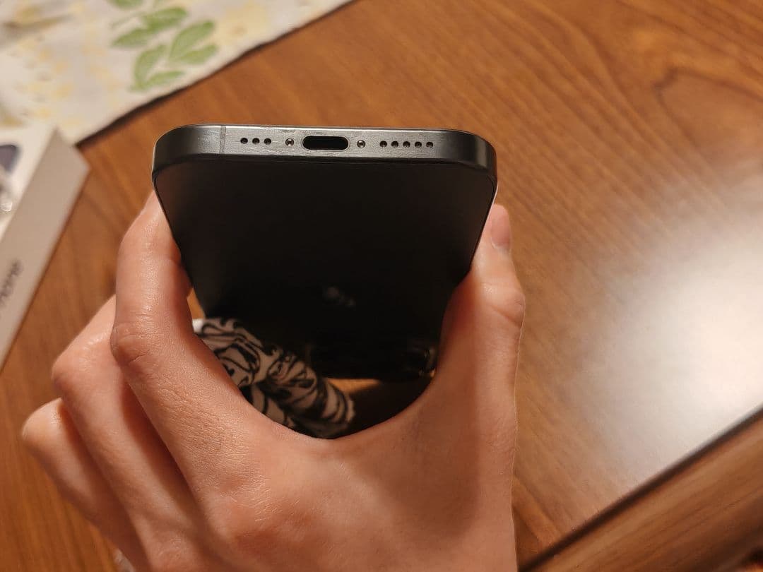 iPhone15pro　ブラックチタニウム　 128gb