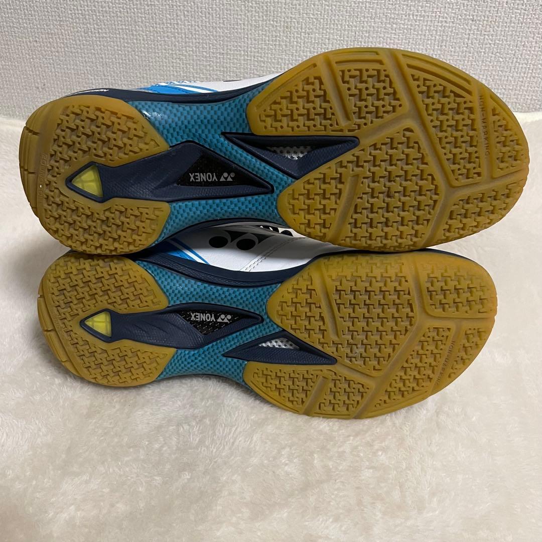 ヨネックスバドミントンシューズ　パワークッション65Z3ホワイトオーシャンブルー