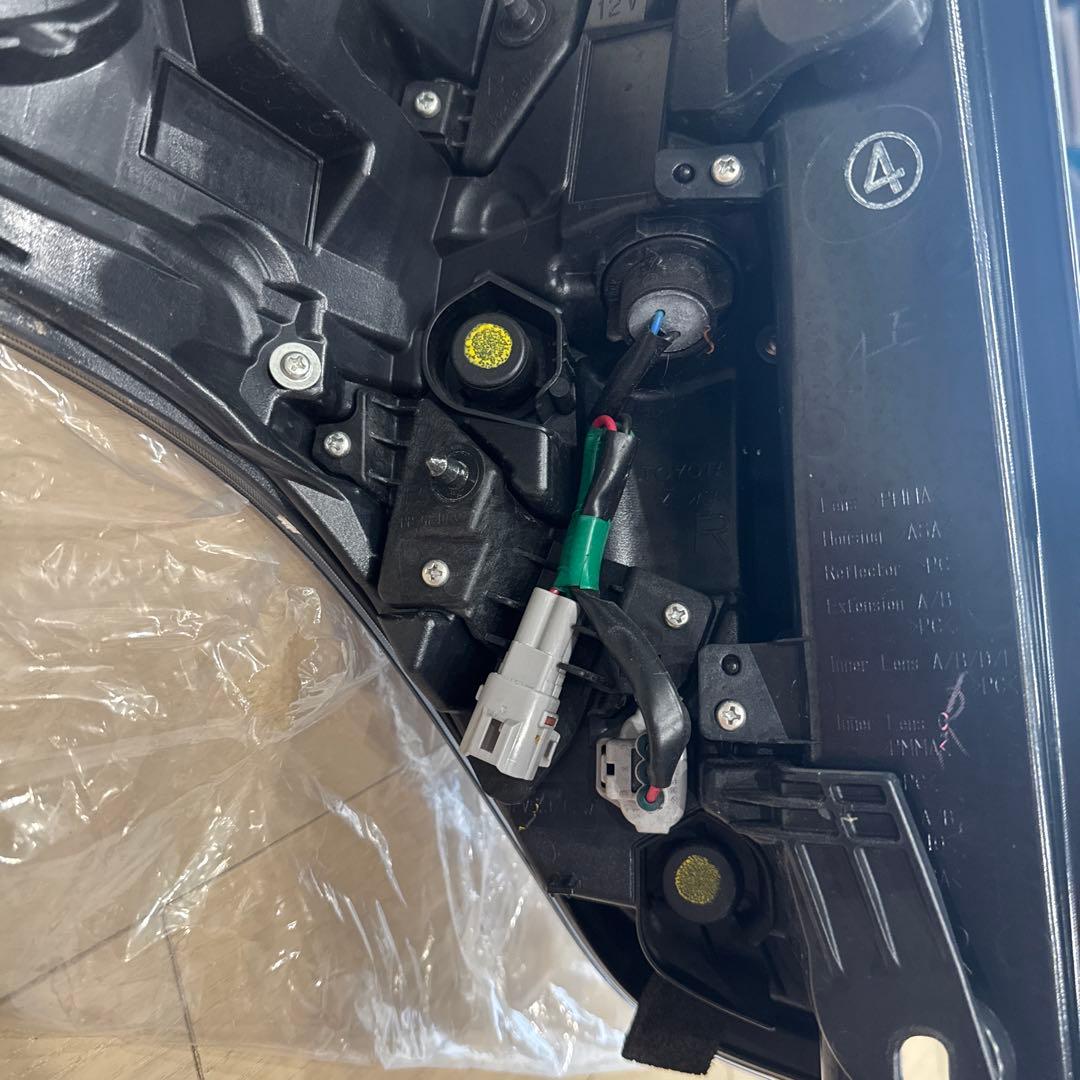 トヨタヴェルファイア30系前期 純正テールランプ 左右セット Koito製 美品