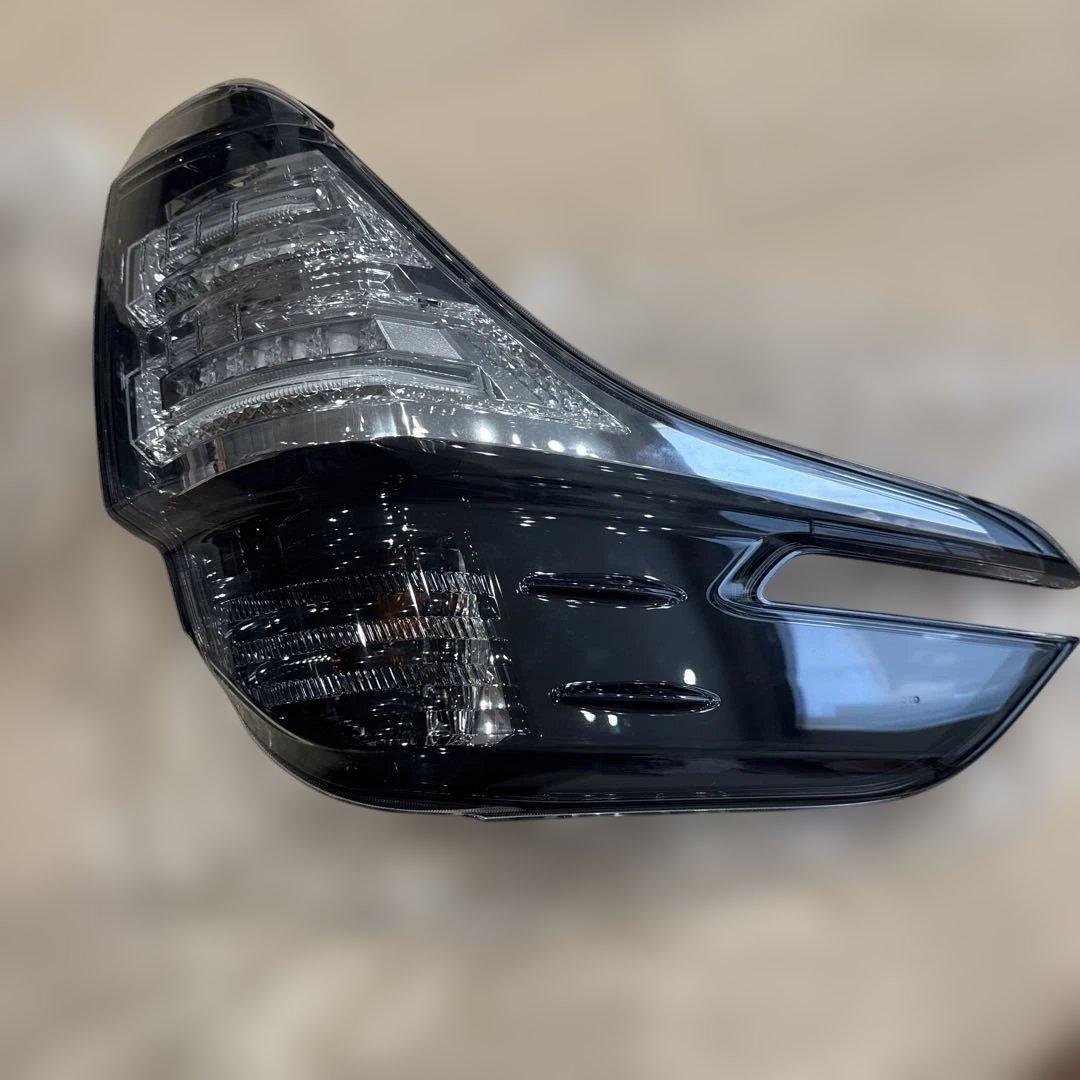 トヨタヴェルファイア30系前期 純正テールランプ 左右セット Koito製 美品