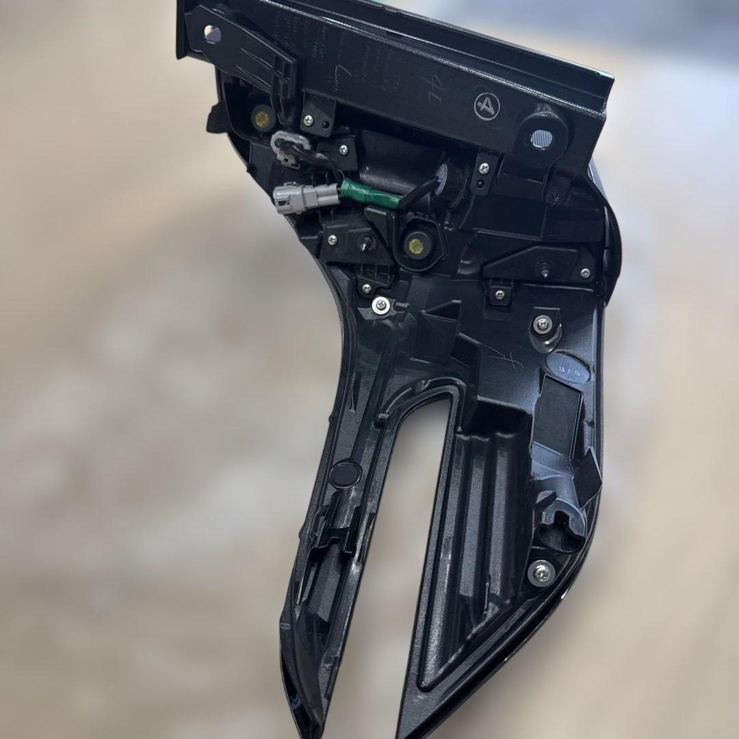 トヨタヴェルファイア30系前期 純正テールランプ 左右セット Koito製 美品