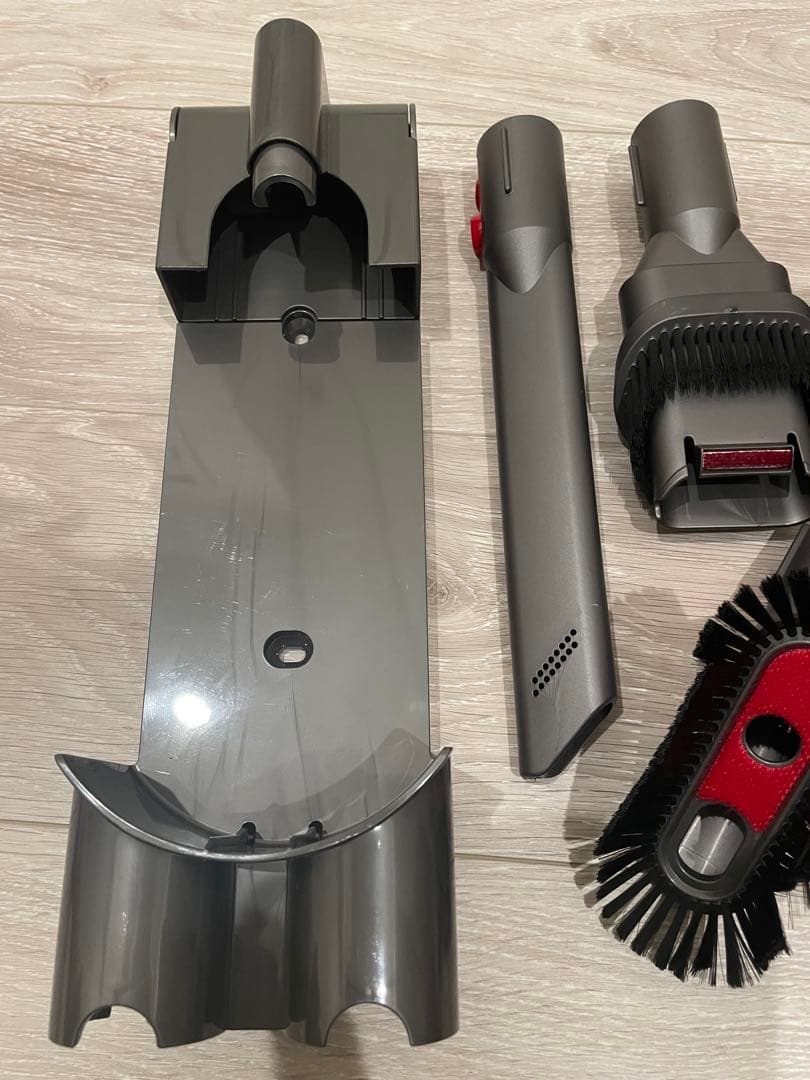 Dyson V8 Fluffy 掃除機 本体と付属品