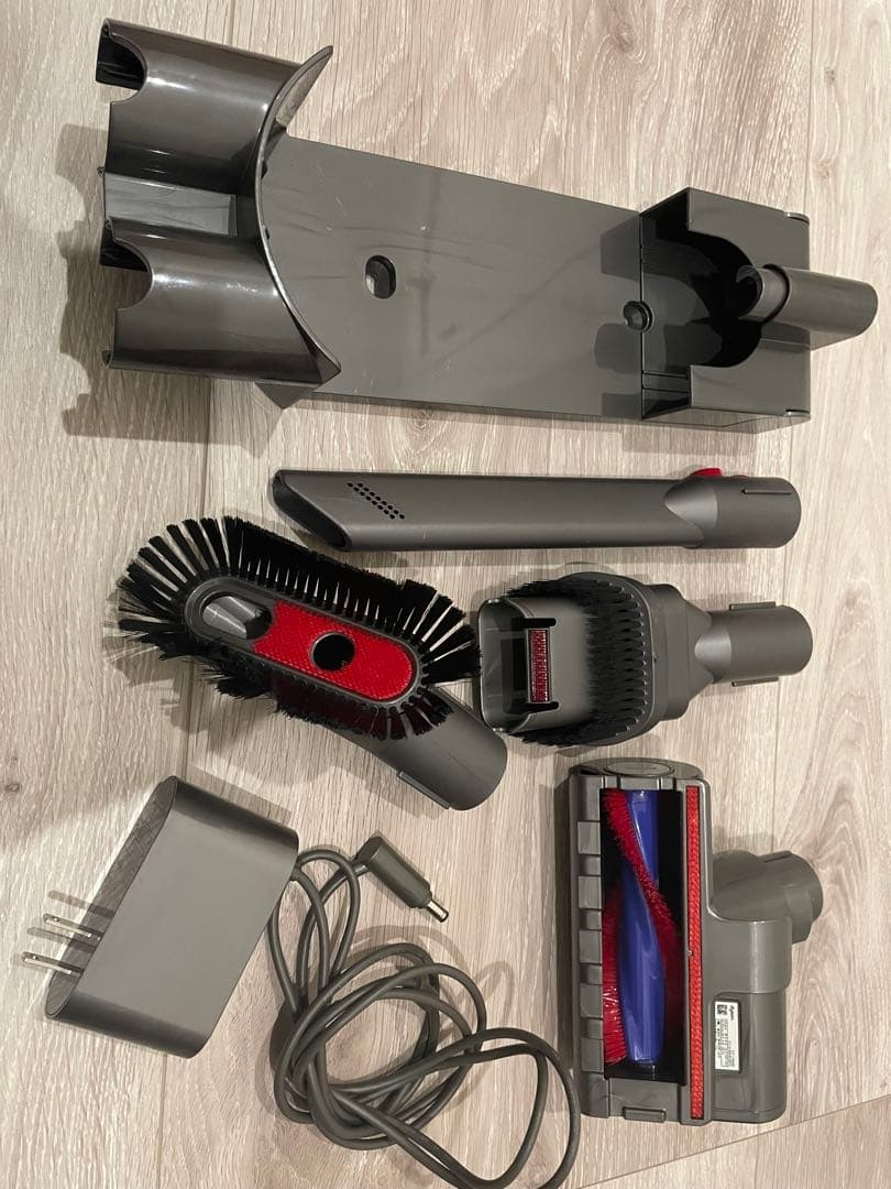 Dyson V8 Fluffy 掃除機 本体と付属品
